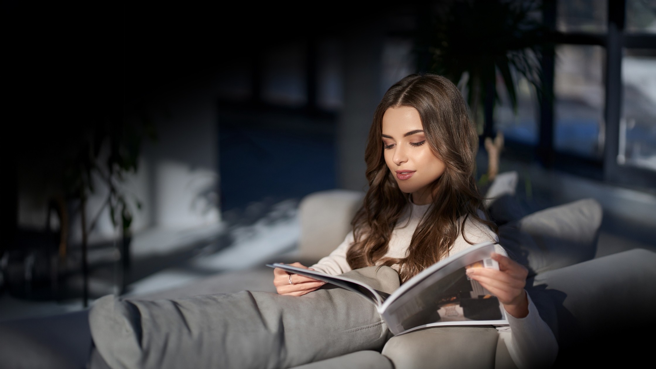Dynamic picture of a cyclist riding downhill