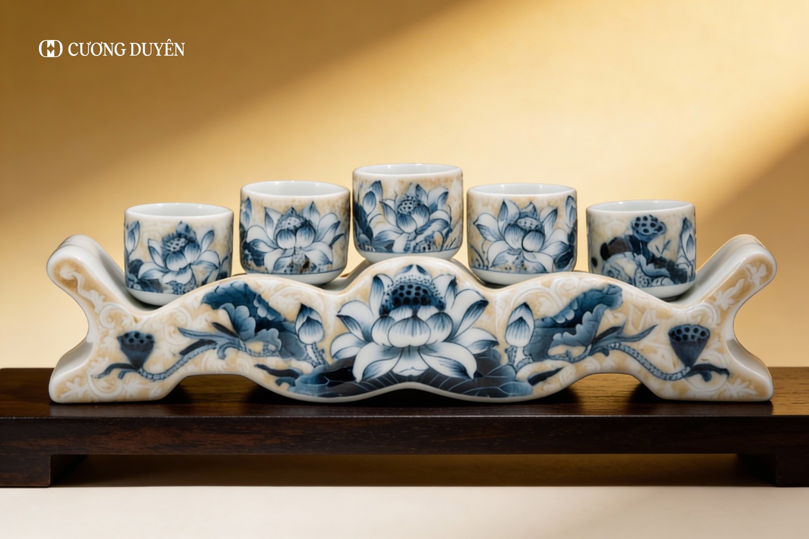 kỷ ngai gốm sứ
