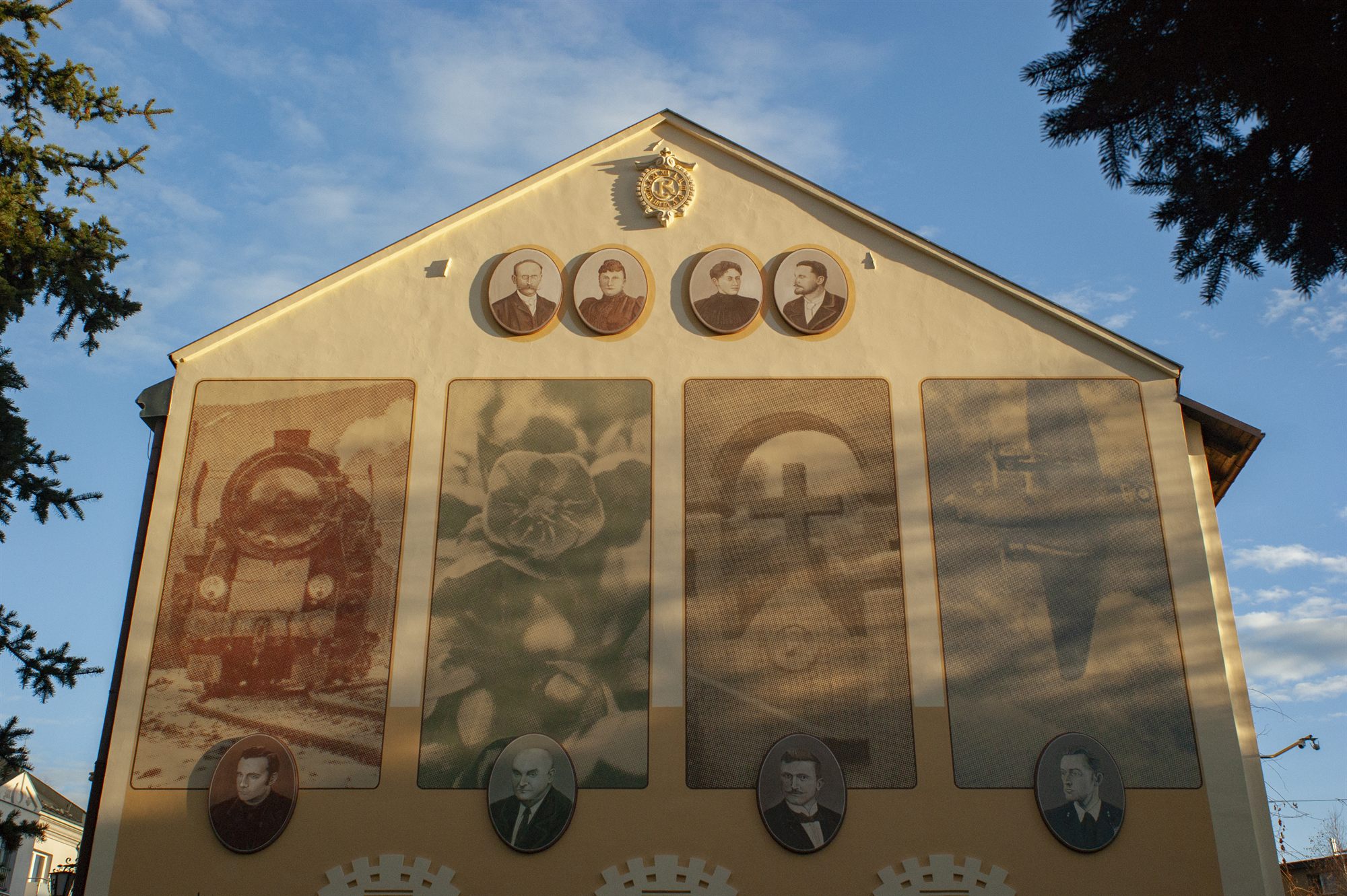 The mural in full sun