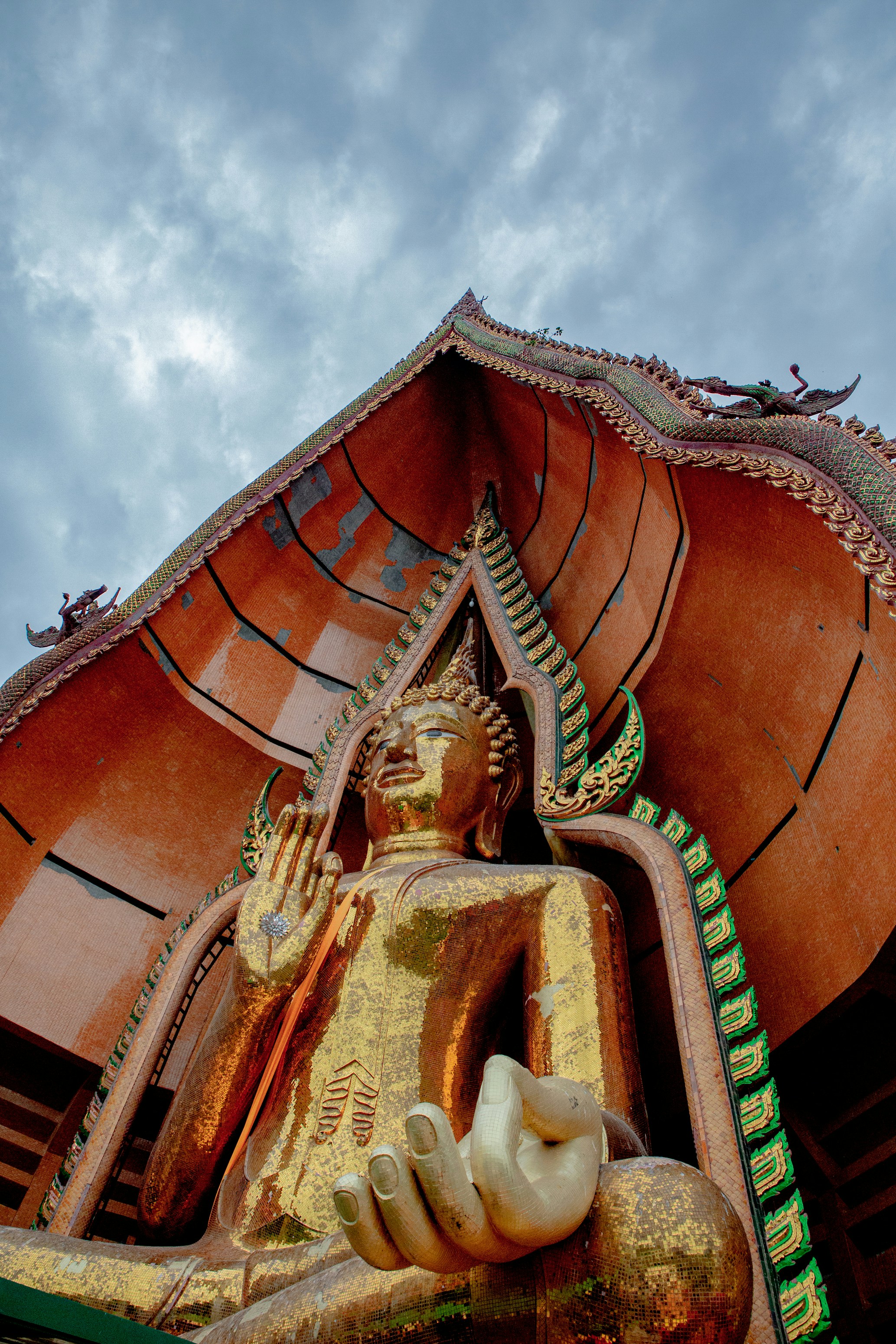 thai buddha statue, women's yoga retreat thailand 2025