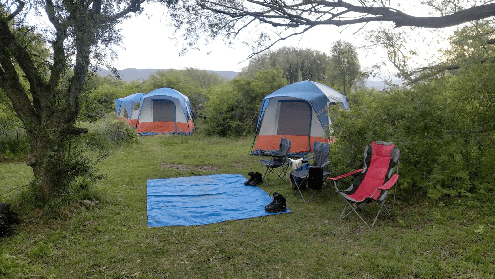 Campamento, dos carpas