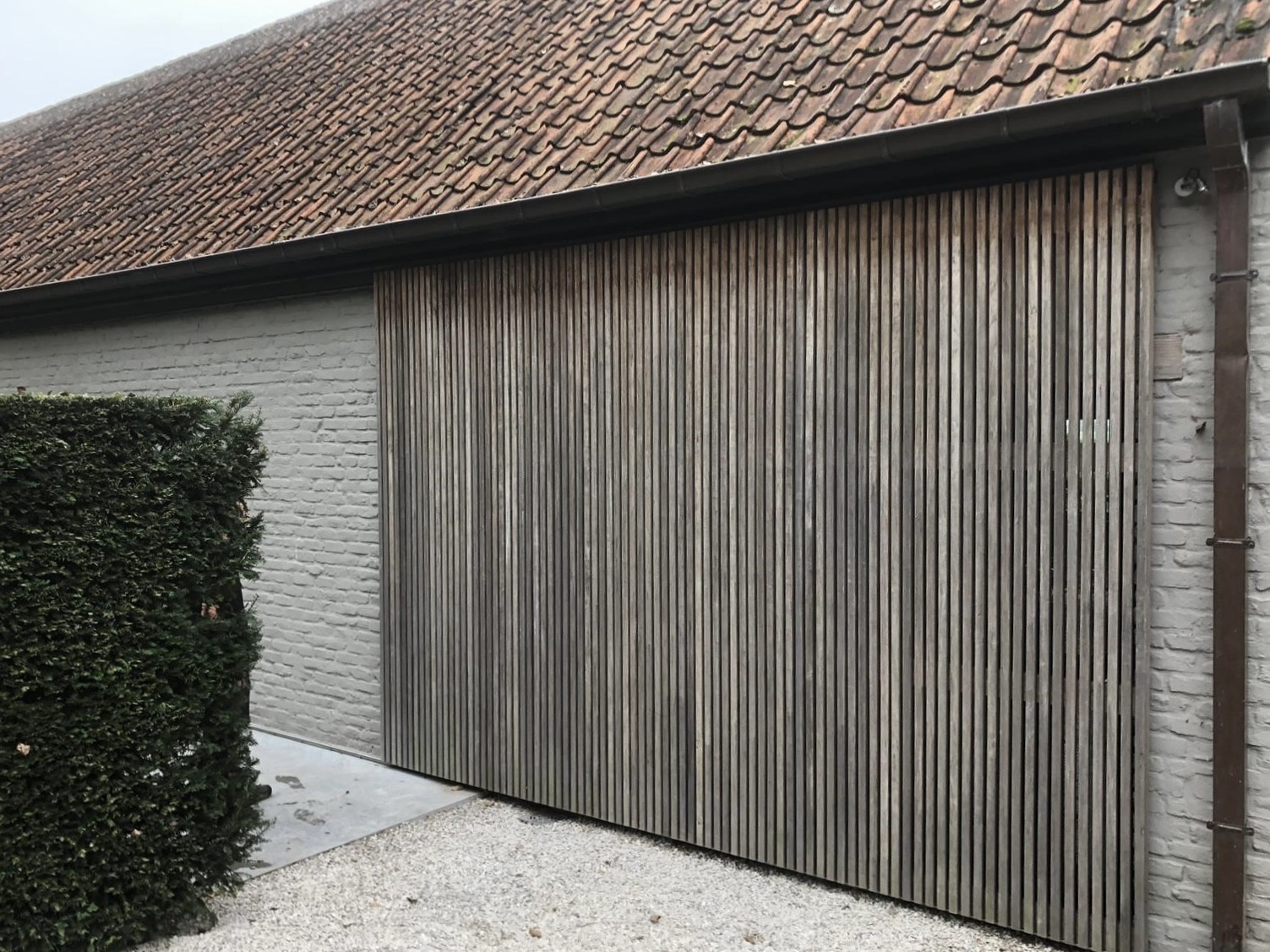 Project D. – custom wooden gate by Out-Standing