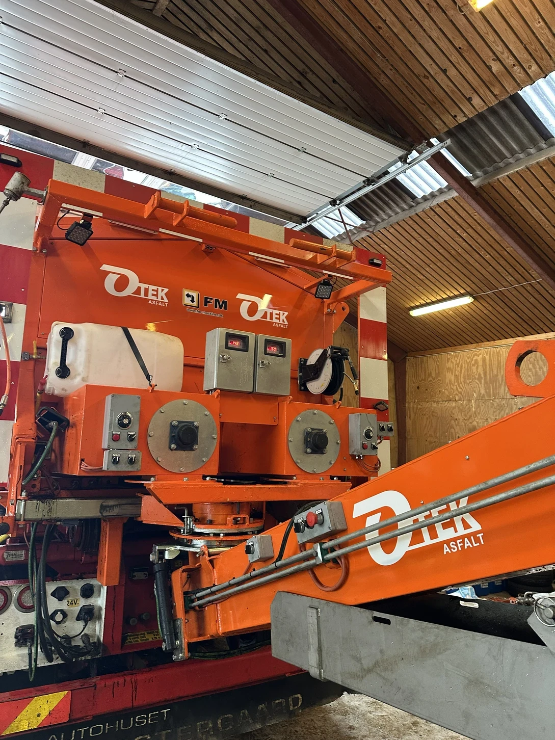 asfaltkørsel lastbil