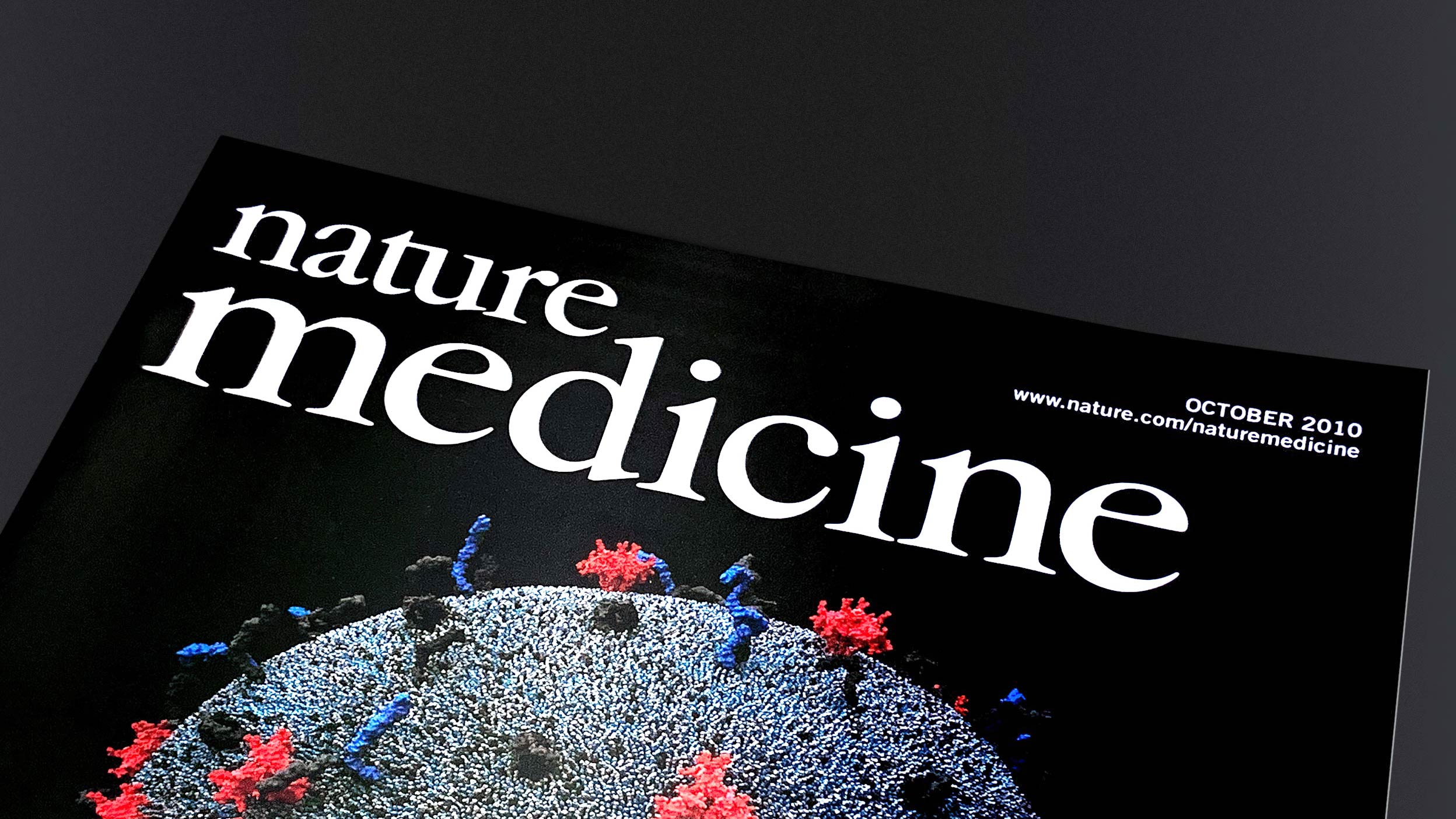Nature Medicine cover with the HIV visualization made by Visual Science