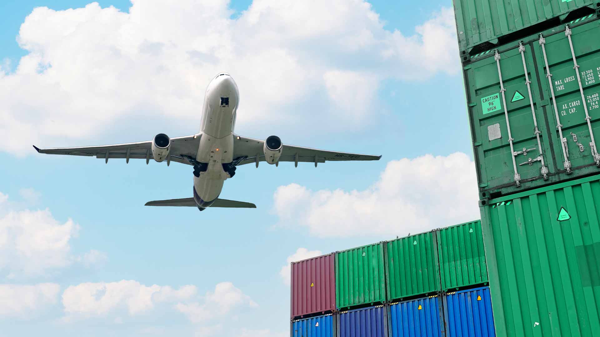 Літак над контейнерами — швидка авіадоставка вантажів