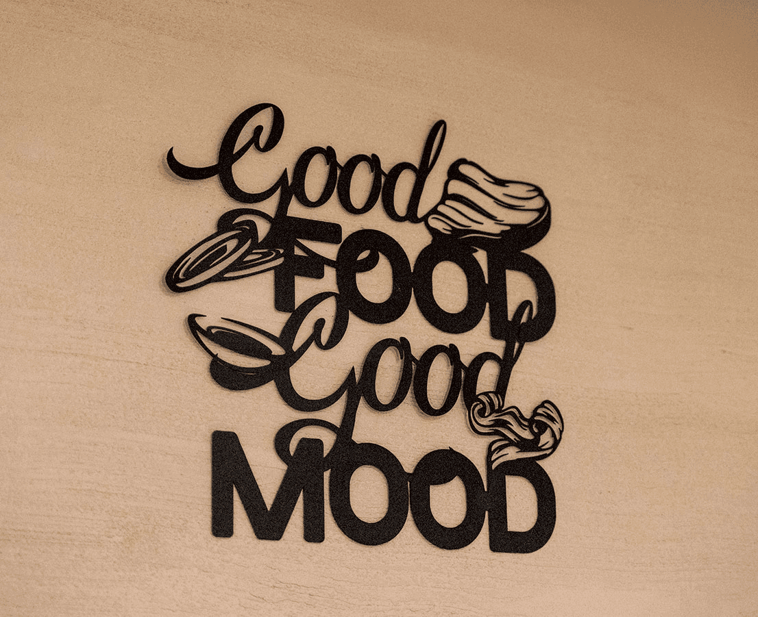 Décoration murale du Restaurant Miragem à Pétange, Luxembourg, avec l'inscription 'Good Food, Good Mood', illustrant l'ambiance chaleureuse et la passion pour la cuisine portugaise.