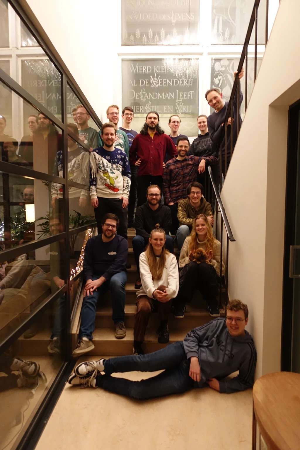 Foto van Olivier en Bas die een presentatie geven tijdens de beginjaren van Game Tailors