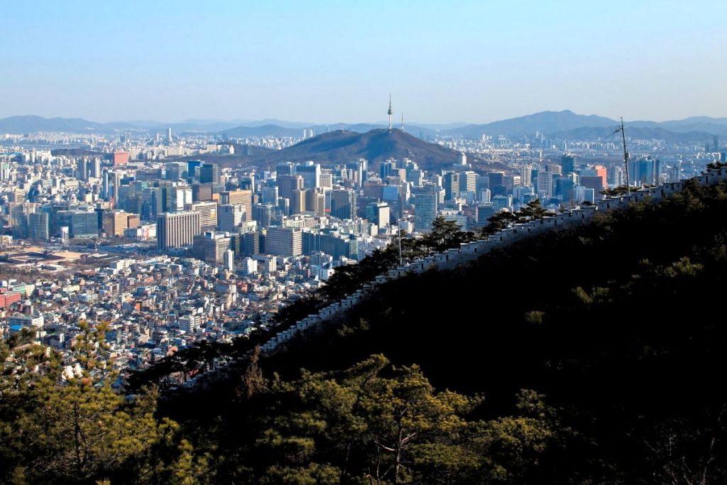 seoul city wall hike