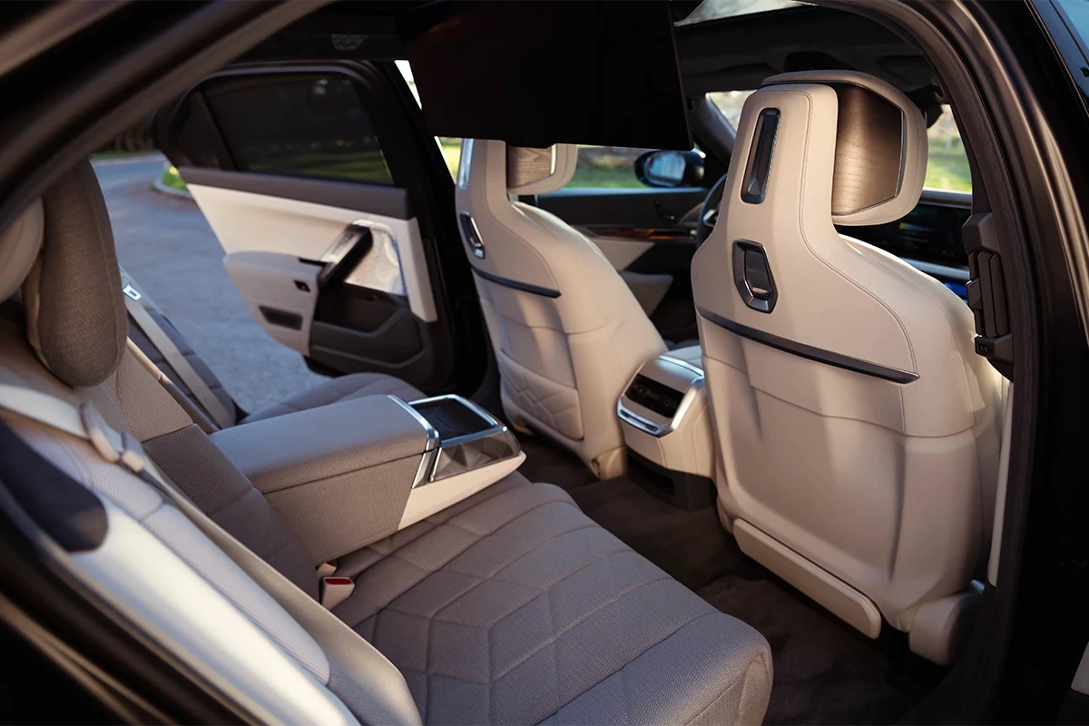 BMW i7 arriere ecran cinema