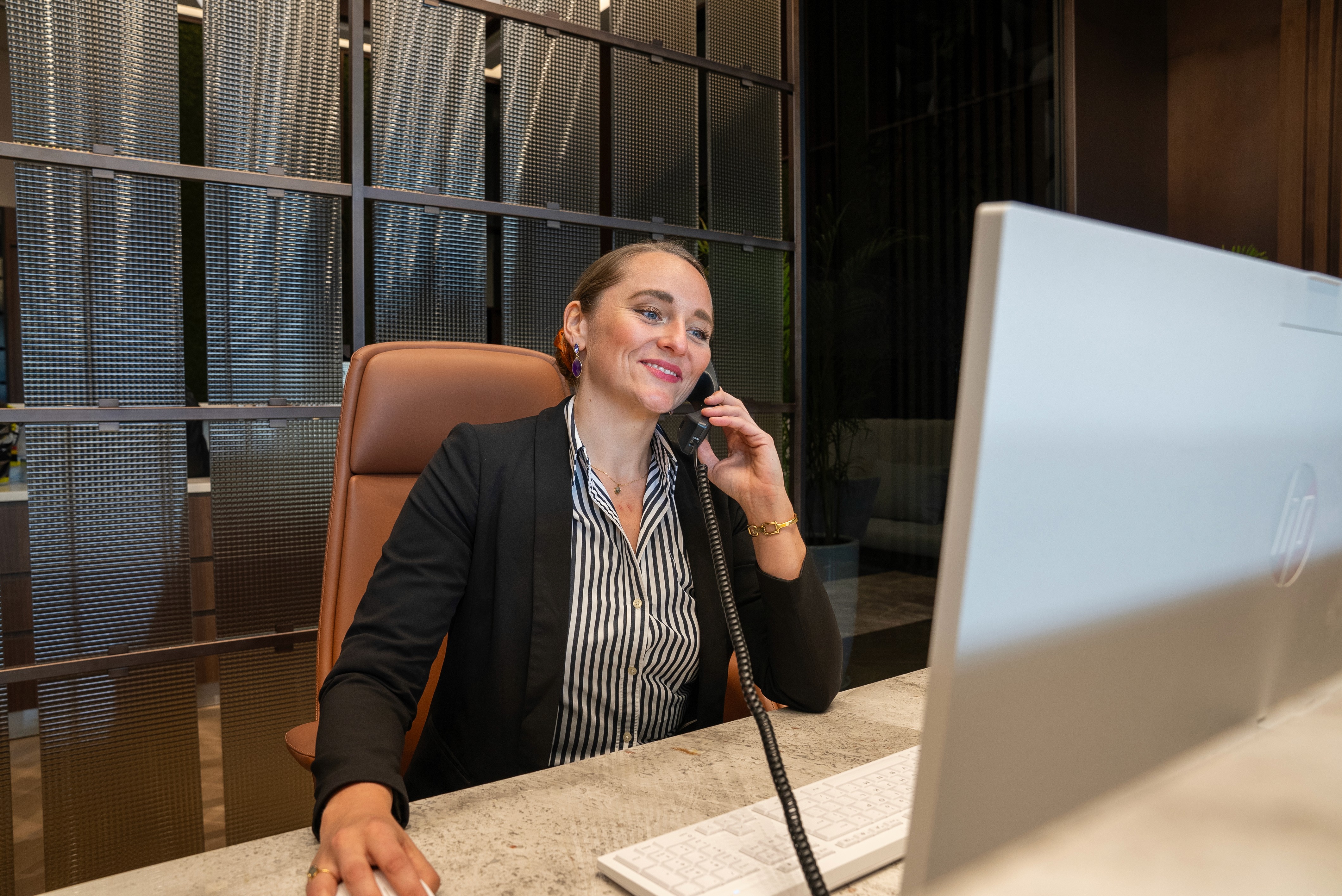 لقطة خارجية لبرج الفتان في دبي.