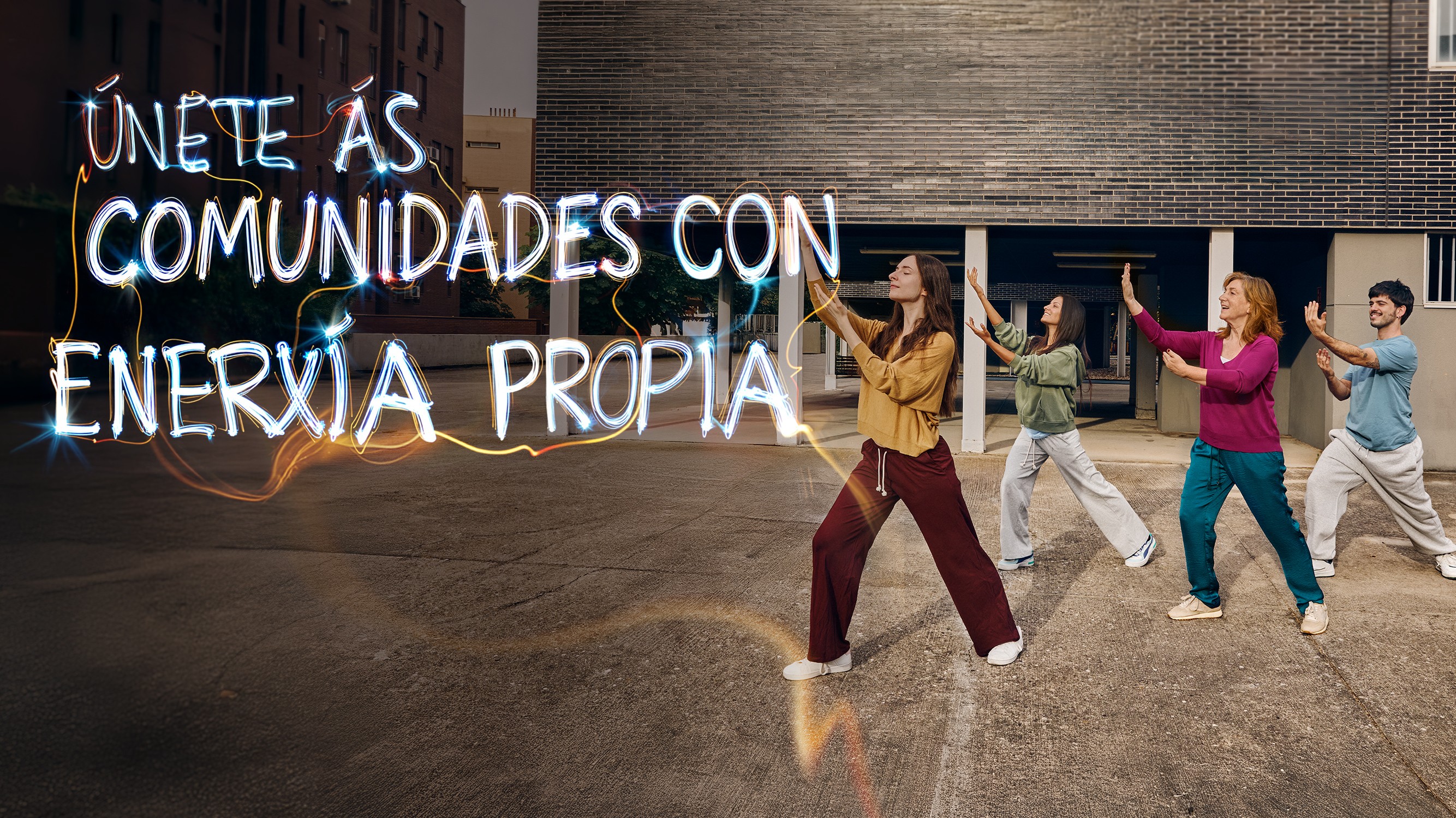 grupo de personas haiendo ejercicios exterior