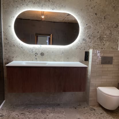 white ceramic bathtub