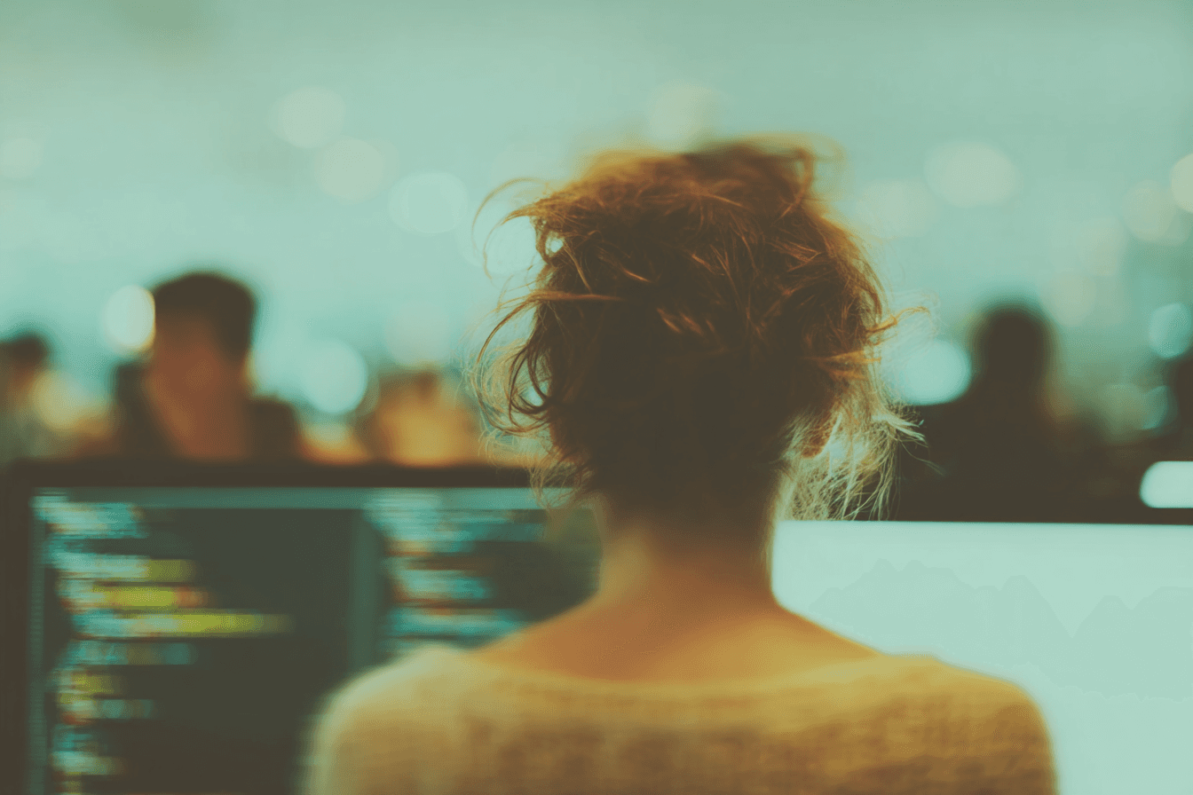 žena, která programuje s Cursorem pomocí AI, aniž by měla zkušenosti s programováním