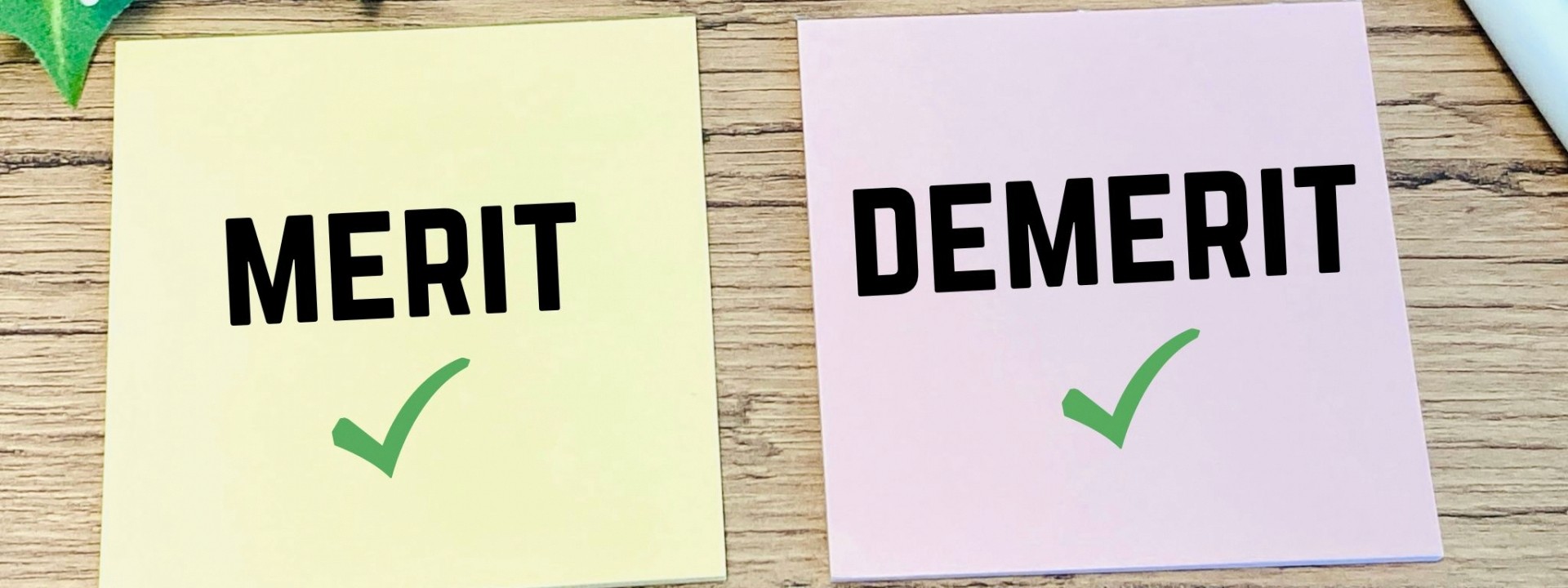 メリット・デメリットと書かれた紙