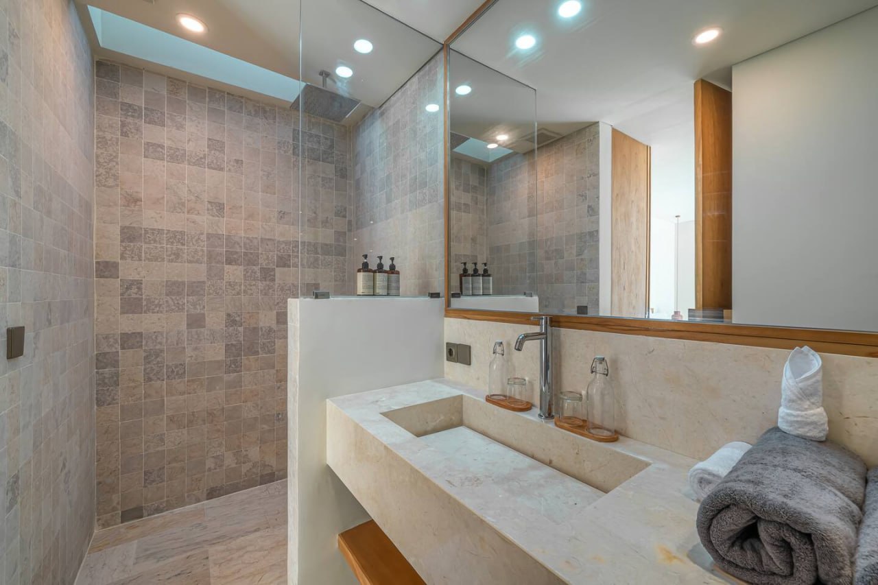 3-bedroom villa with panoramic ocean views in Bingin