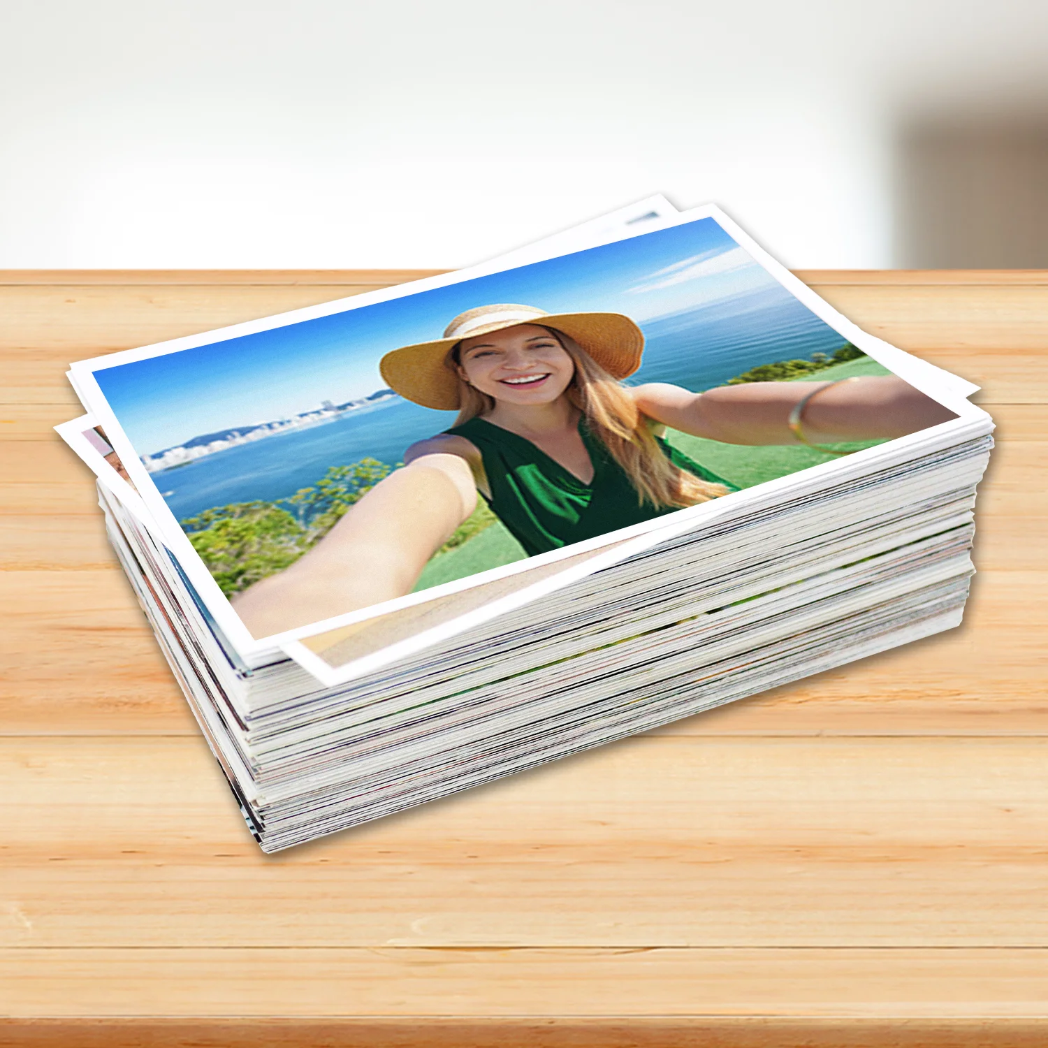 Fotolivro de capa dura no tamanho 21x30cm aberto e fechado em loop.