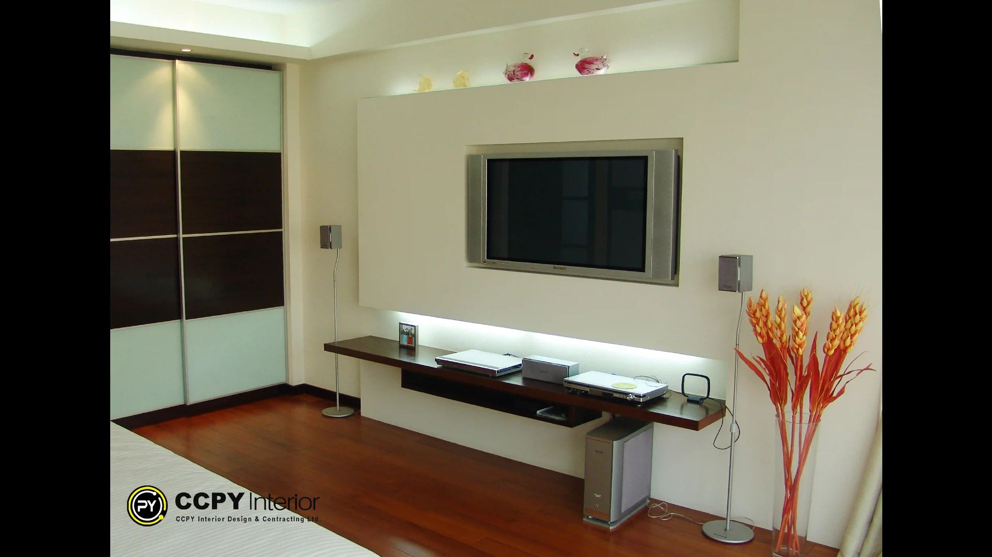 Modern luxury house interior details in Mount Pavilia with a textured area rug, dark leather seating, and abstract wall art for a curated look.