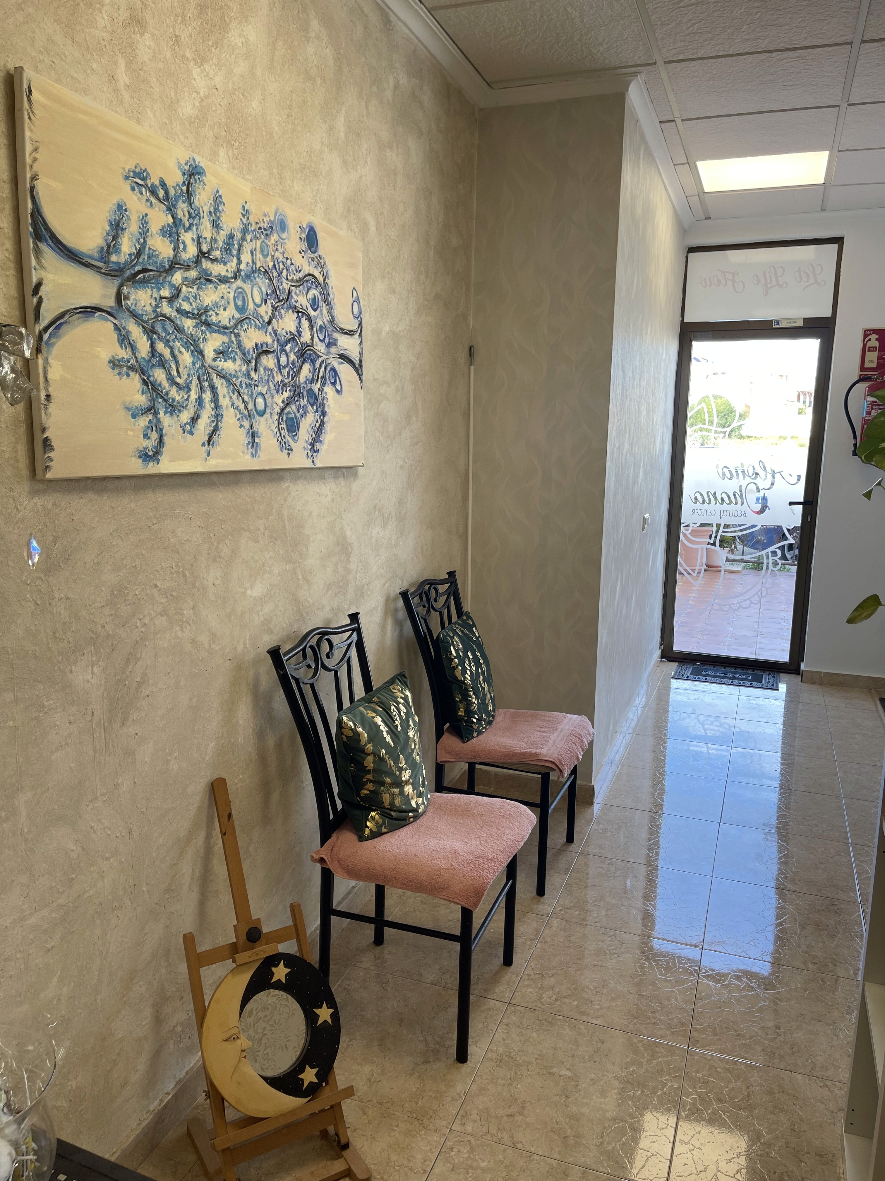 Masaje con aromaterapia utilizando aceites esenciales