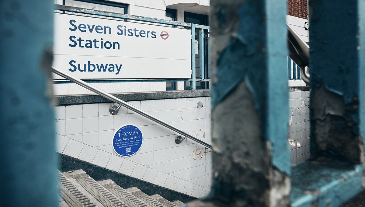 Blue plaque on a subway wall