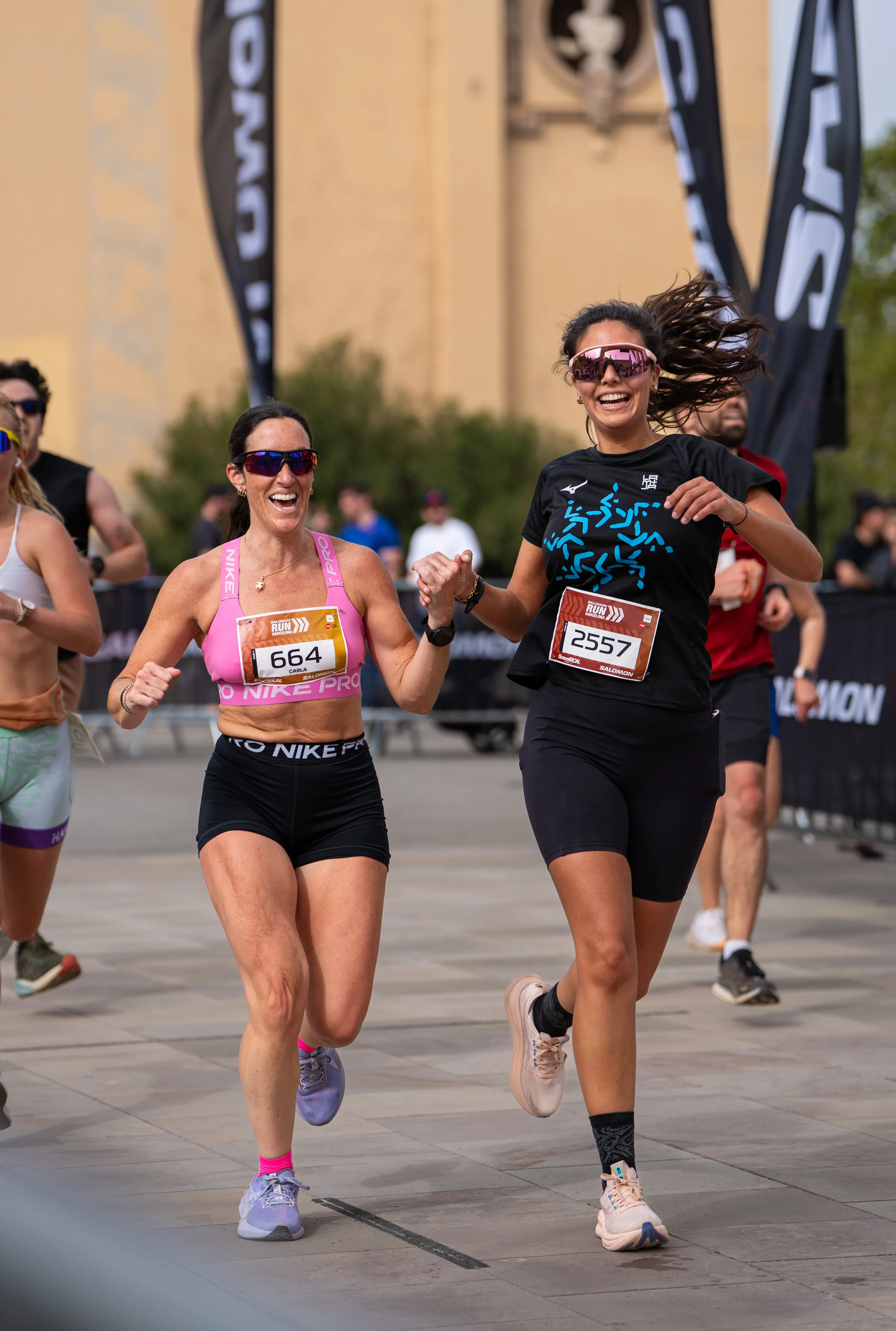 Salomon Run Barcelona 2026 meta Font Màgica, fotografía running meta, trail running Barcelona, carrera popular llegada