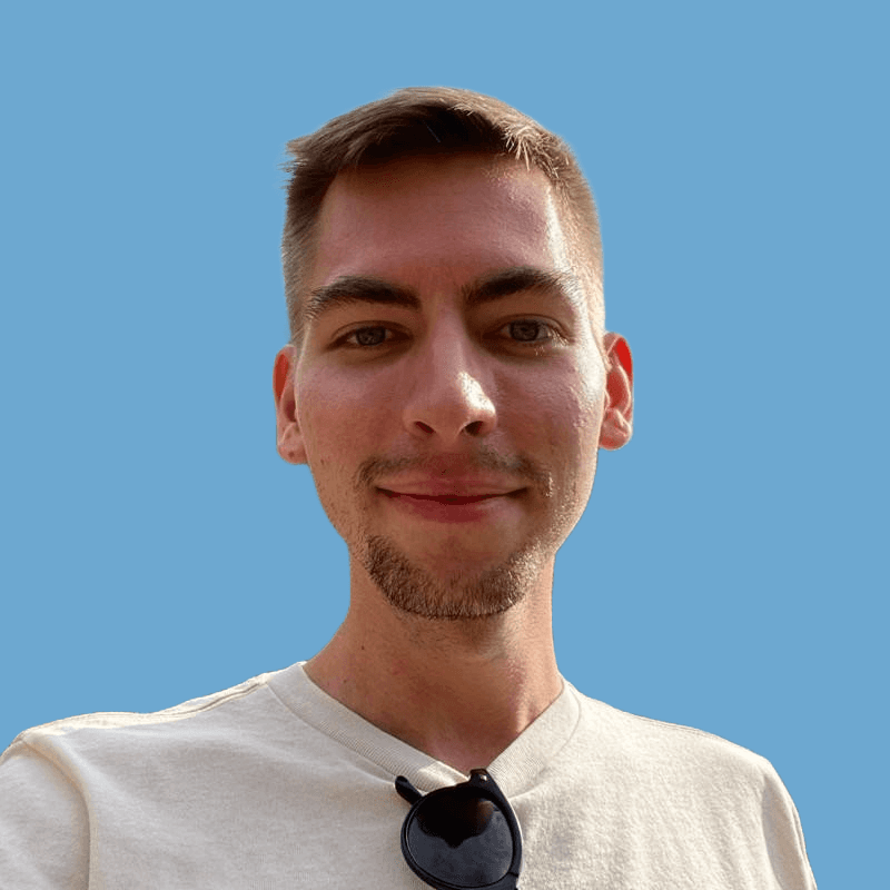 Portrait of Daniel Hayes, founder of EarlyBird.