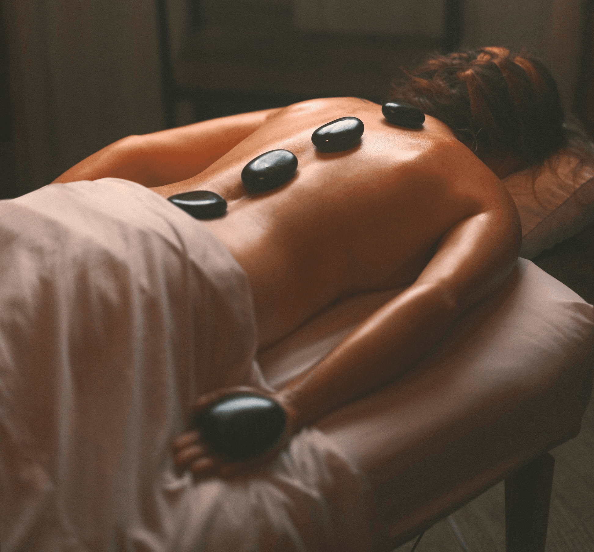 Masaje con piedras calientes