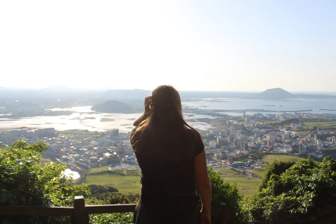 uitzicht vanaf een berg op jeju island