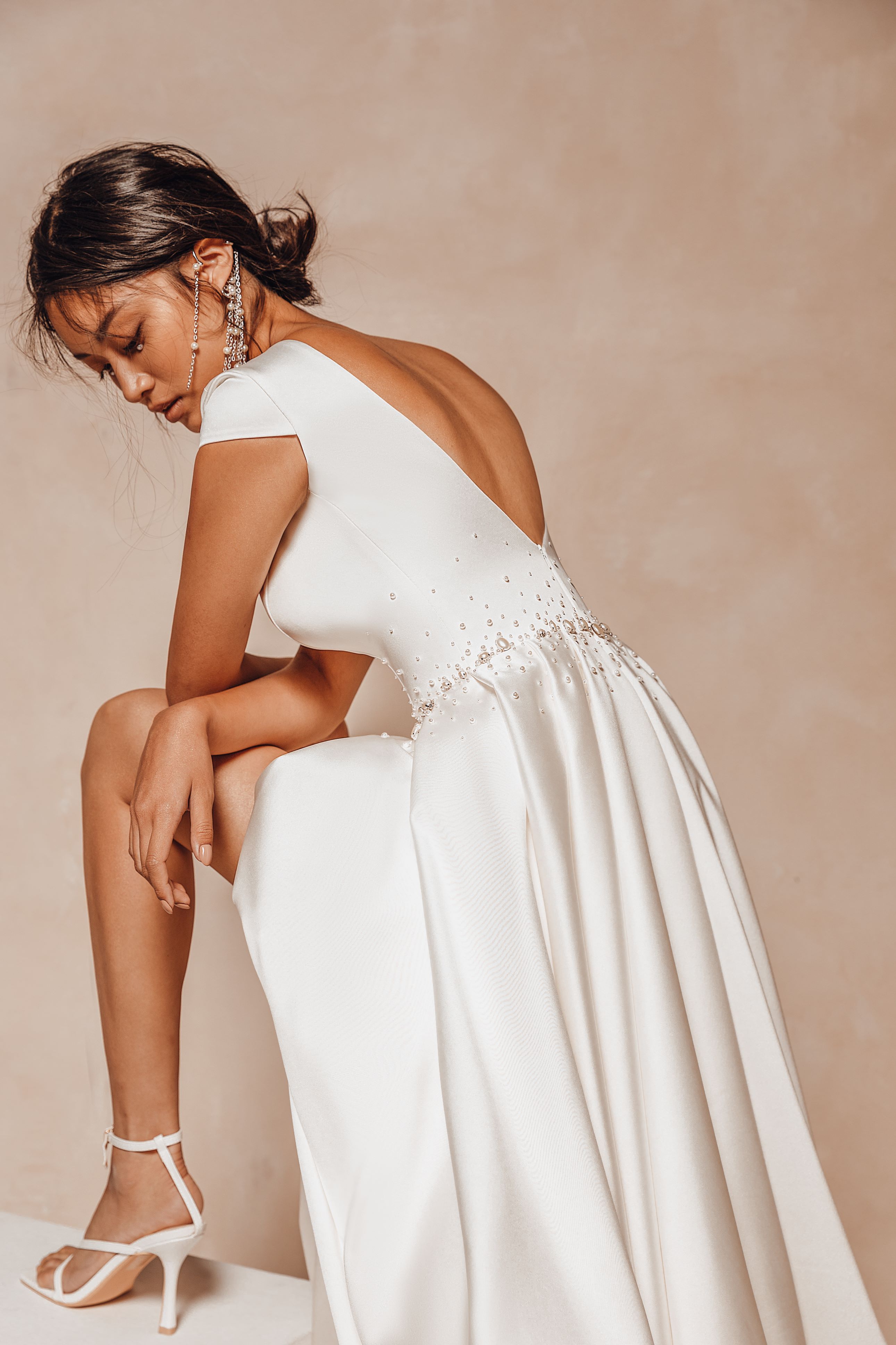 Clean Chic Brautmode mit puristischer Linienführung