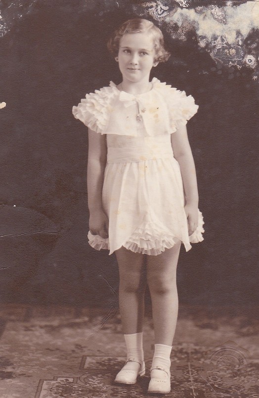 Teresita Aboitiz Carcovich 8 years old 1935.jpeg