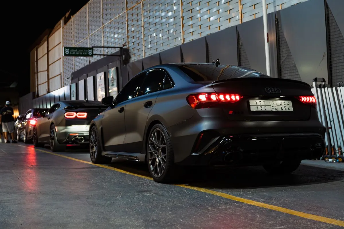 Car maintenance and washed cars