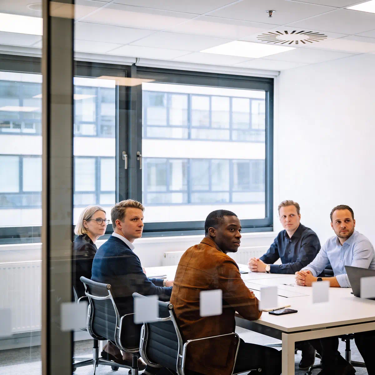 b2b sales team dat samen de b2b telemarketing campagne verbeterd