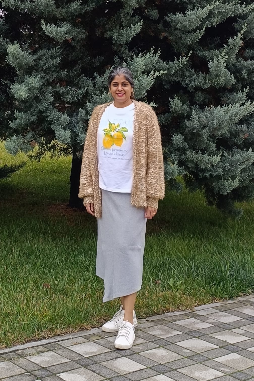 A man in a gym looking down at his phone, holding a water bottle. Quote: “I used to dread working out. Now it’s the best part of my day…” – Software Engineer.