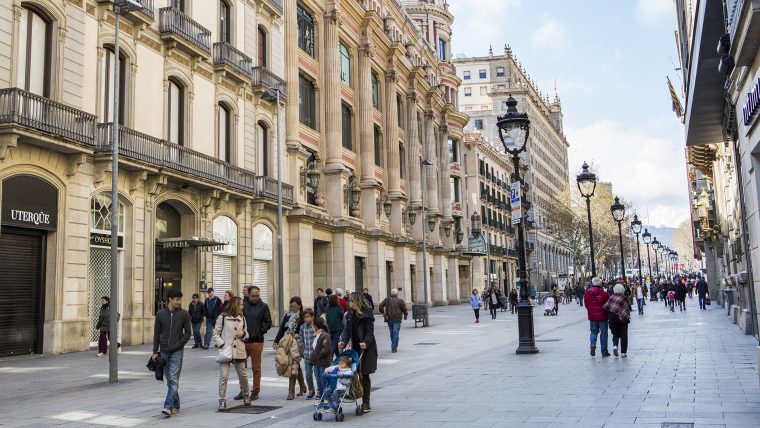Casa Batlló aan de luxe winkelstraat Passeig de Gràcia in Barcelona.