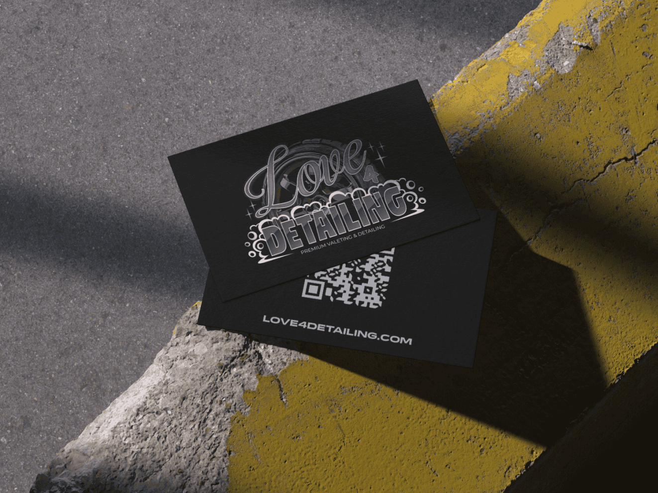 Picture of two aluminum cans