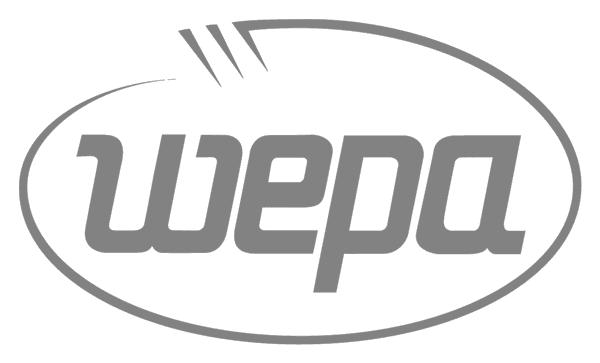 WEPA Logo: Graues Firmenlogo auf schwarzem Hintergrund. Schriftzug im Oval.
