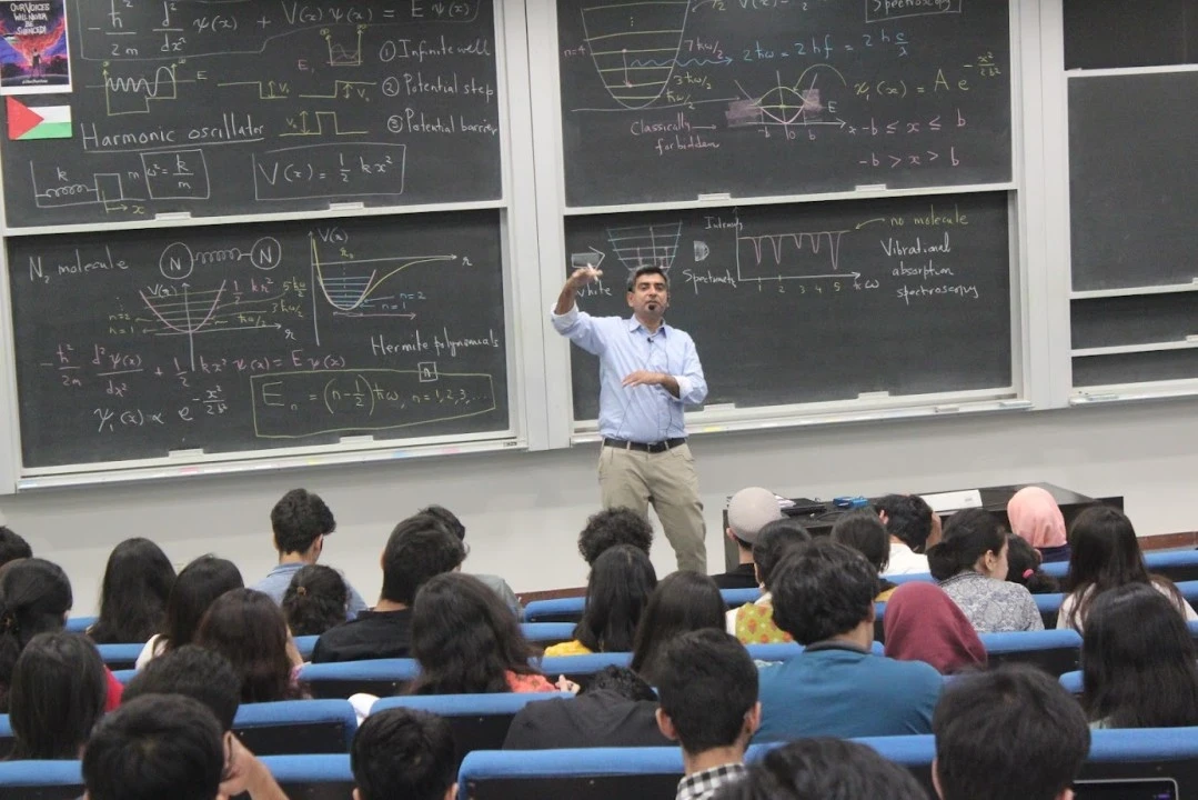 High school students in RISE Research summer programs attend advanced STEM lectures on topics like physics and chemistry with Ivy League mentorship in a university classroom.