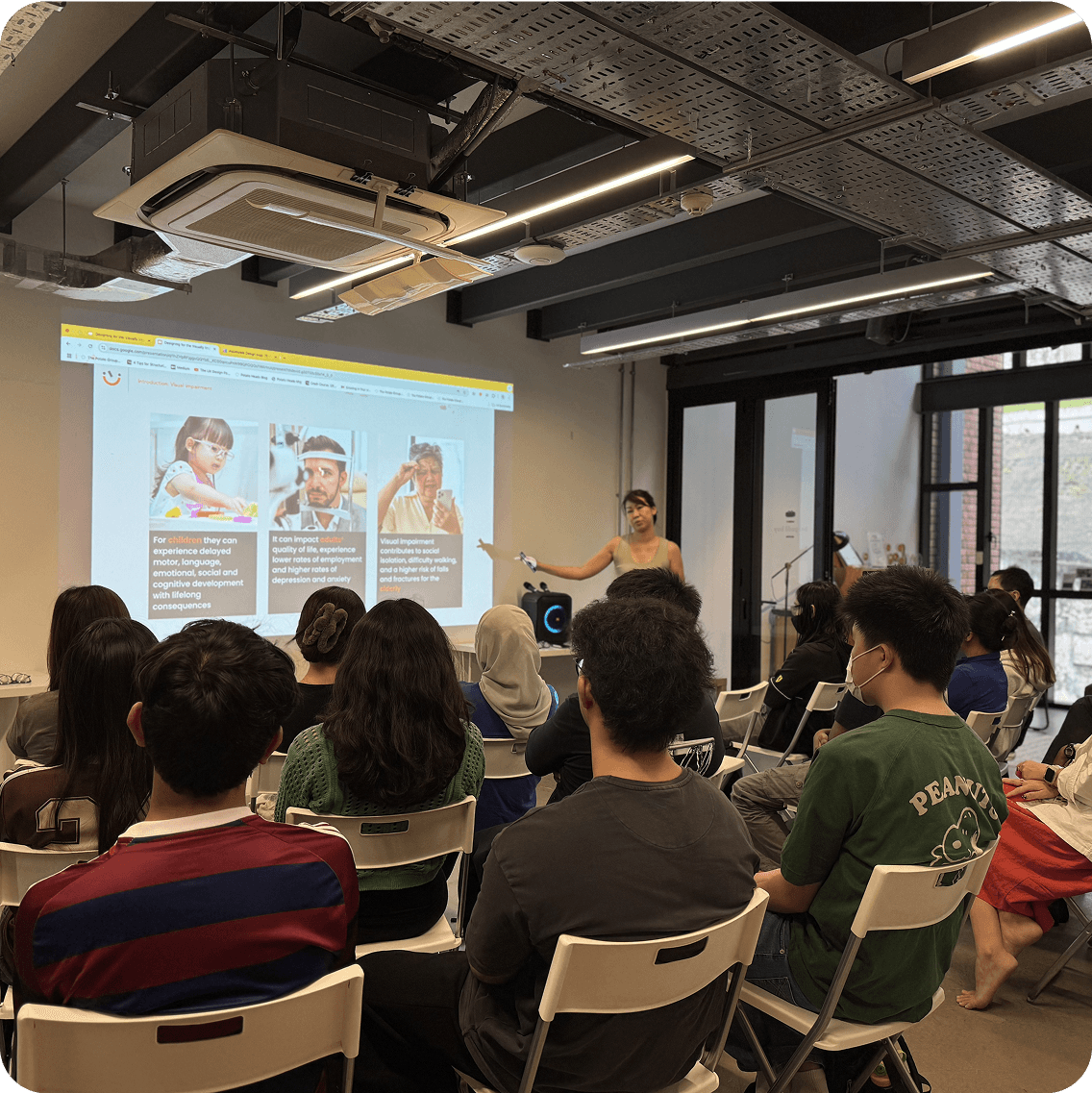 Facilitator Wendy presenting to a group of students