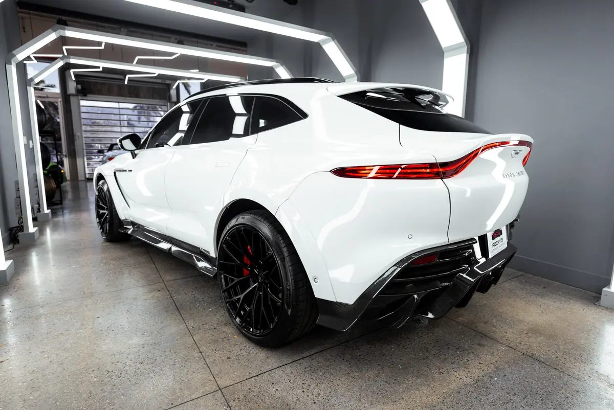 2021 Aston Martin DBX photo 33
