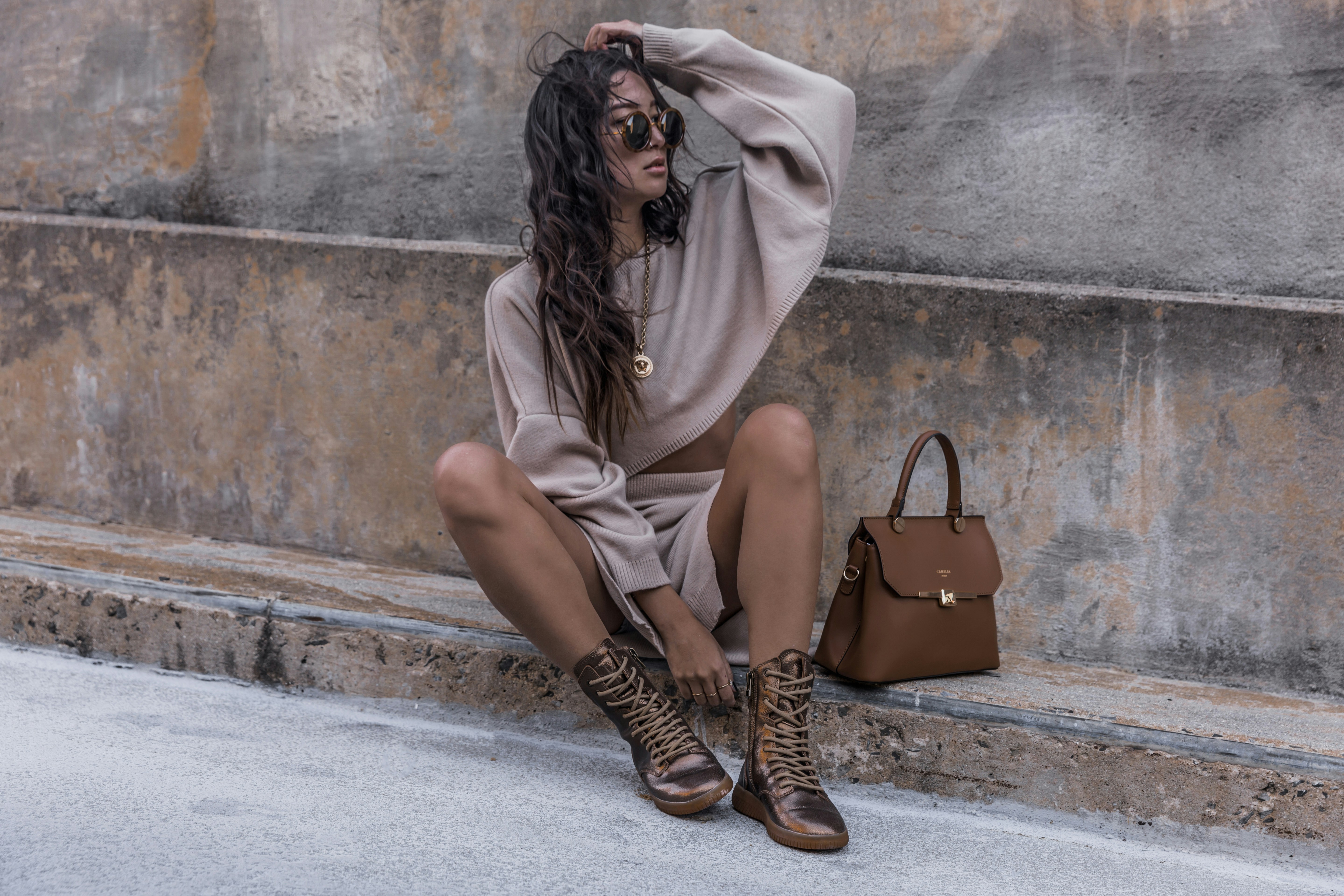 Lady sitting on stairs - Trendy Fall Outfits