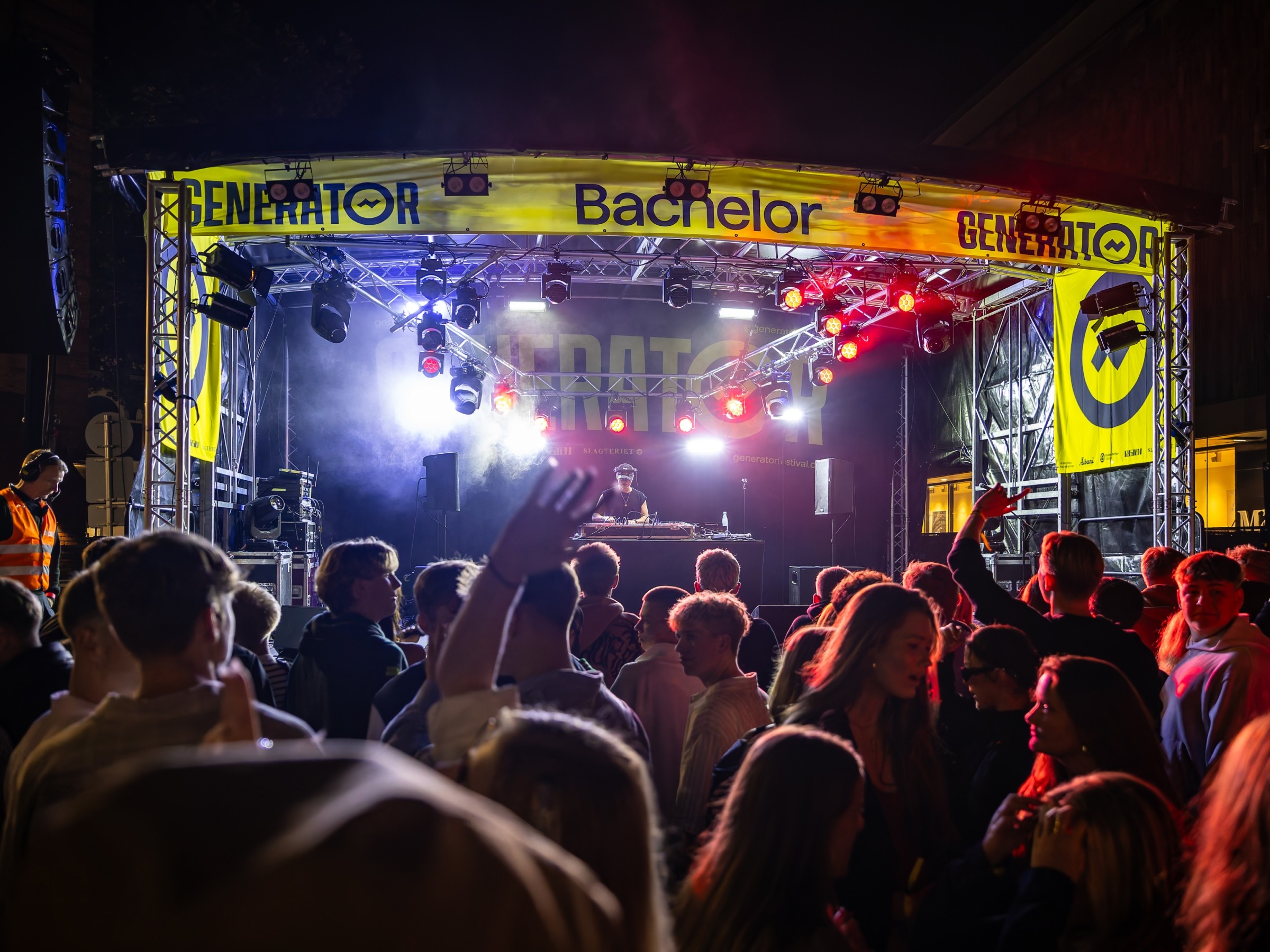 Generator, STAGE24.JPG