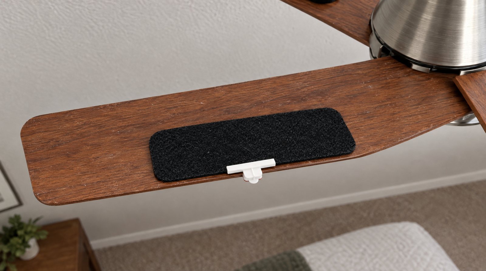 A black Barnakl Pearl pad slid into its small white clip.