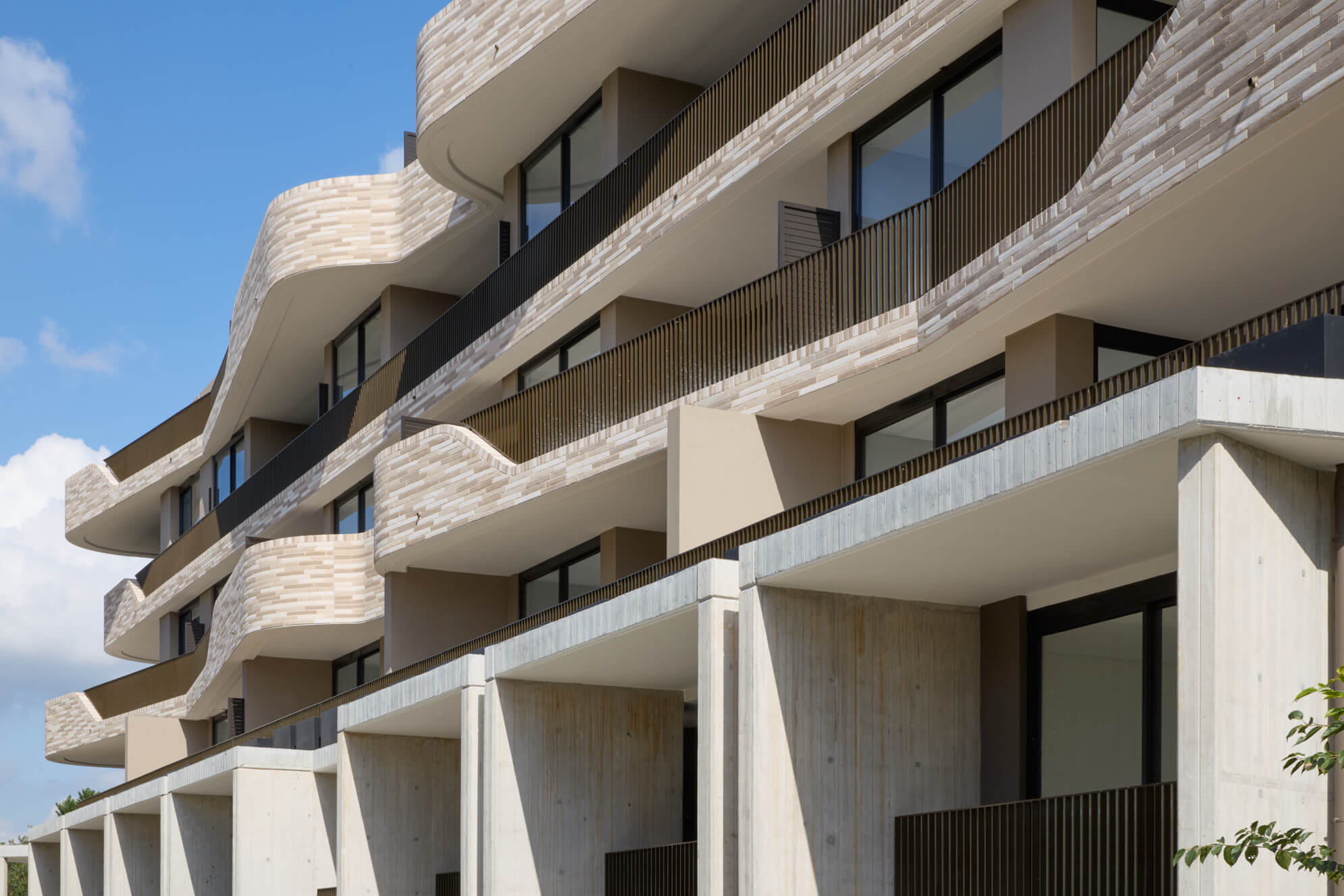 Curved cantilevered concrete balcony slabs at Solis by Astina — formed on Metric-designed temporary works