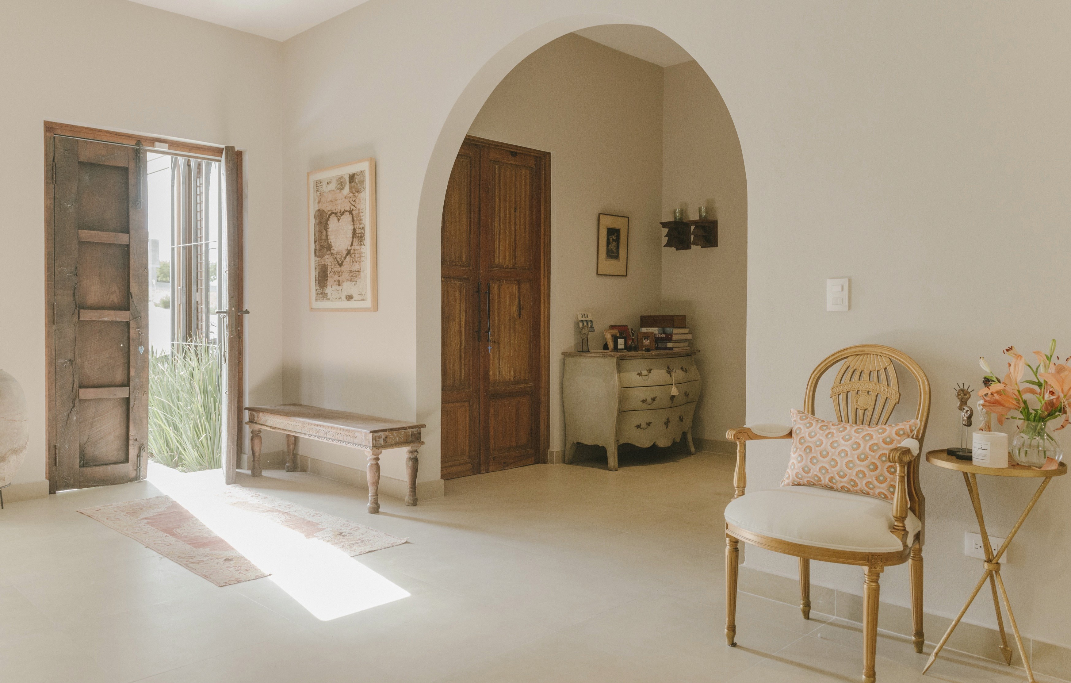 Modern room interior with minimal lamp