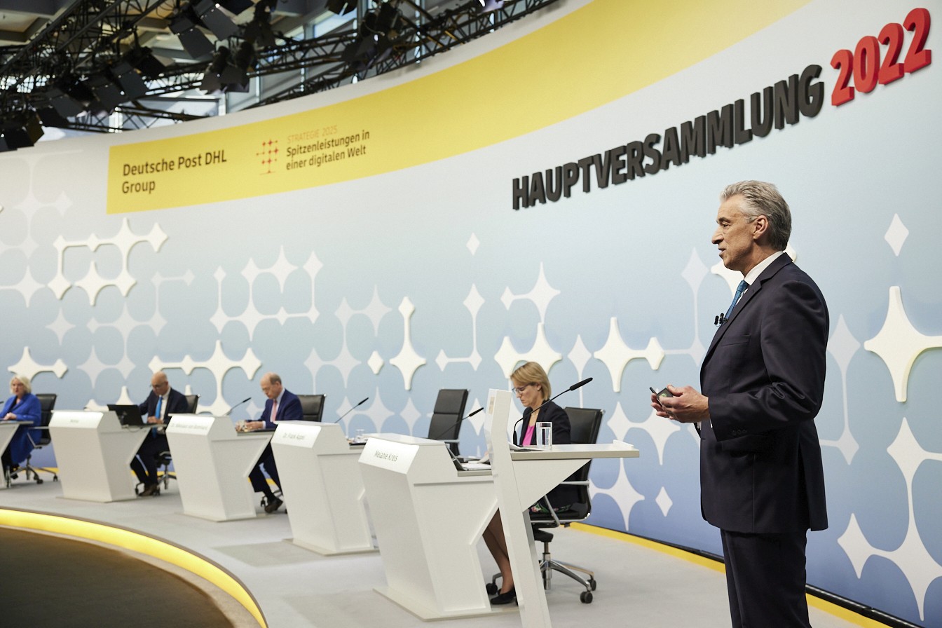 people partying with confetti