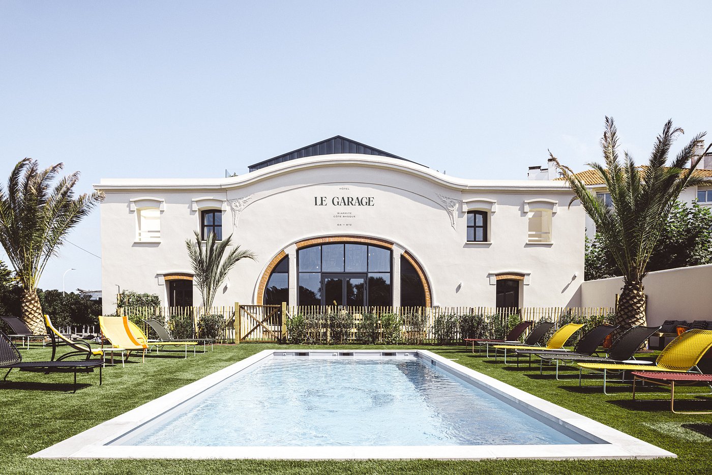 Etienne and his German guests enjoying a moment of conviviality with traditional frothy hot chocolate at the historic Maison Cazenave in Bayonne.