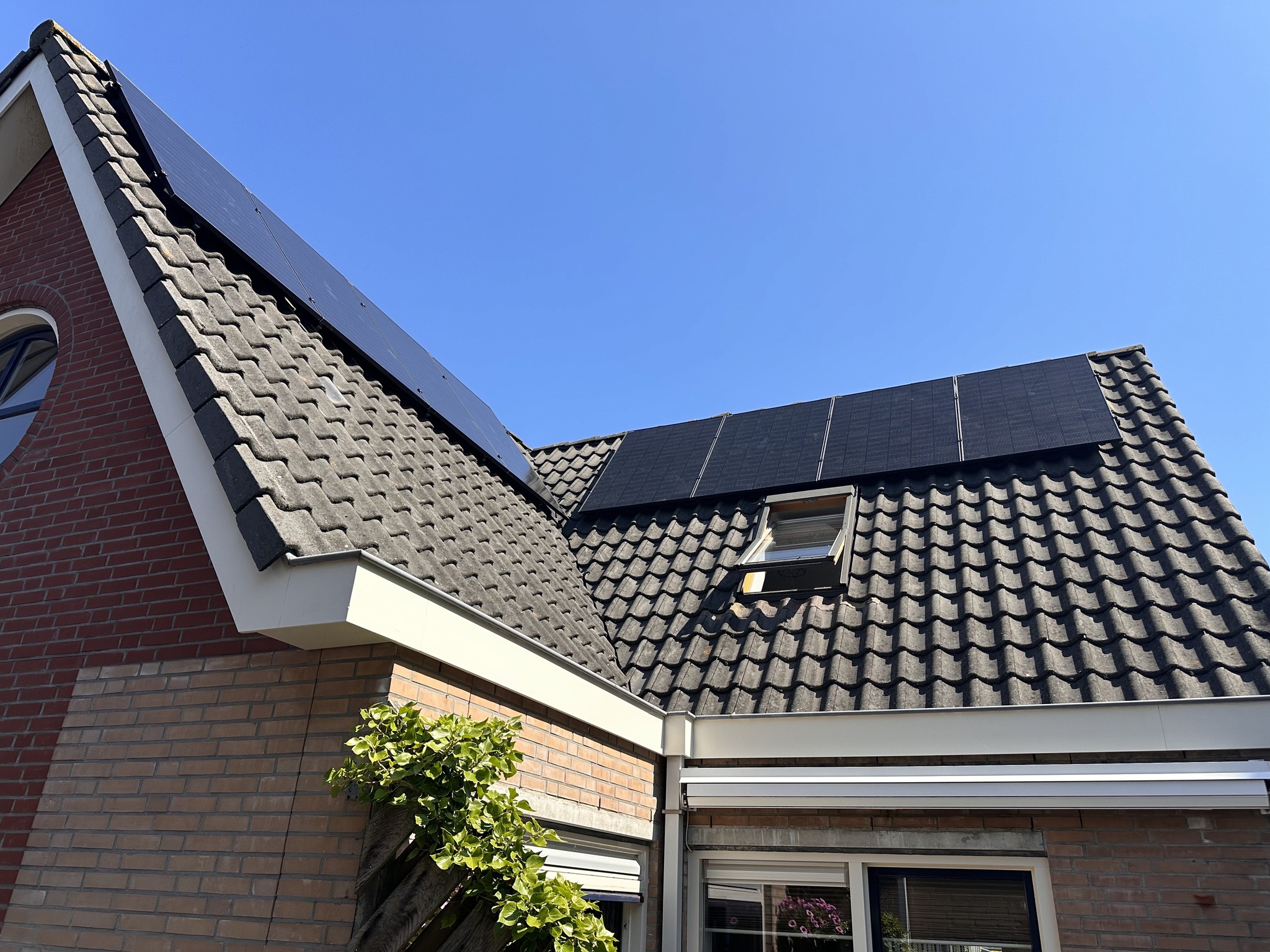 8 zonnepanelen op het dak