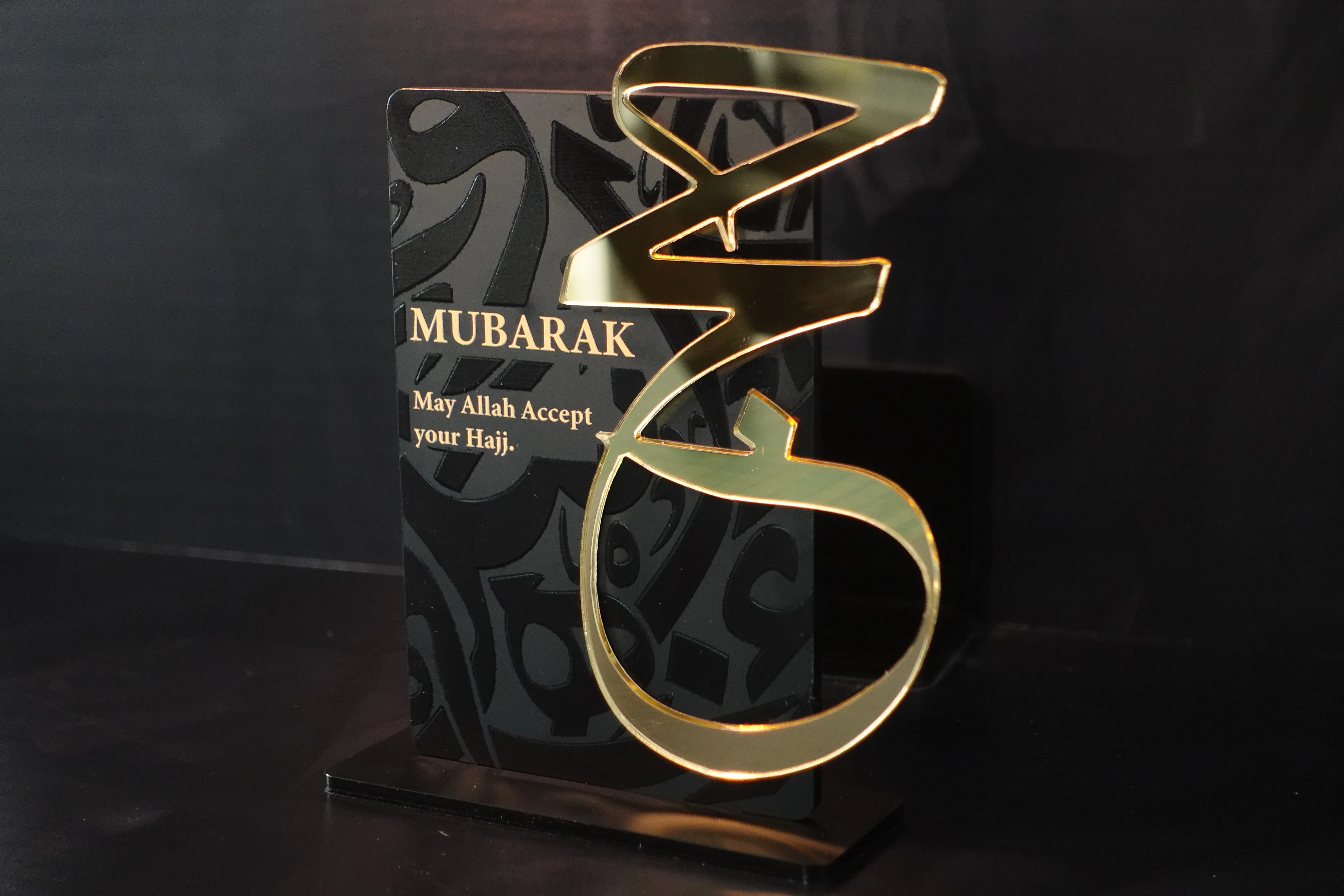 customized-acrylic-stands-uae-blackinkgraphics