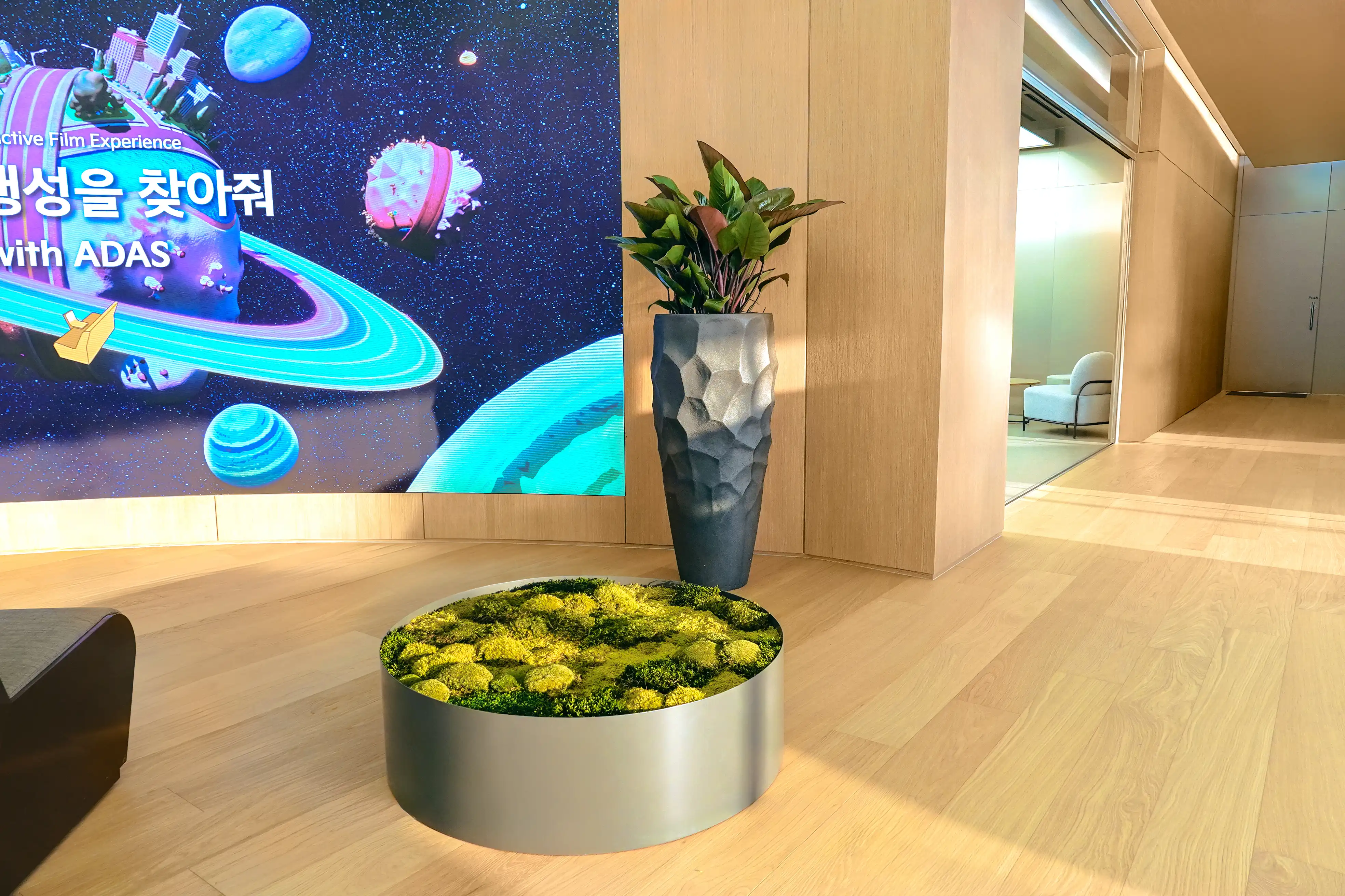 모스아트와 디자인화분으로 구성된 에코피플 조경인테리어