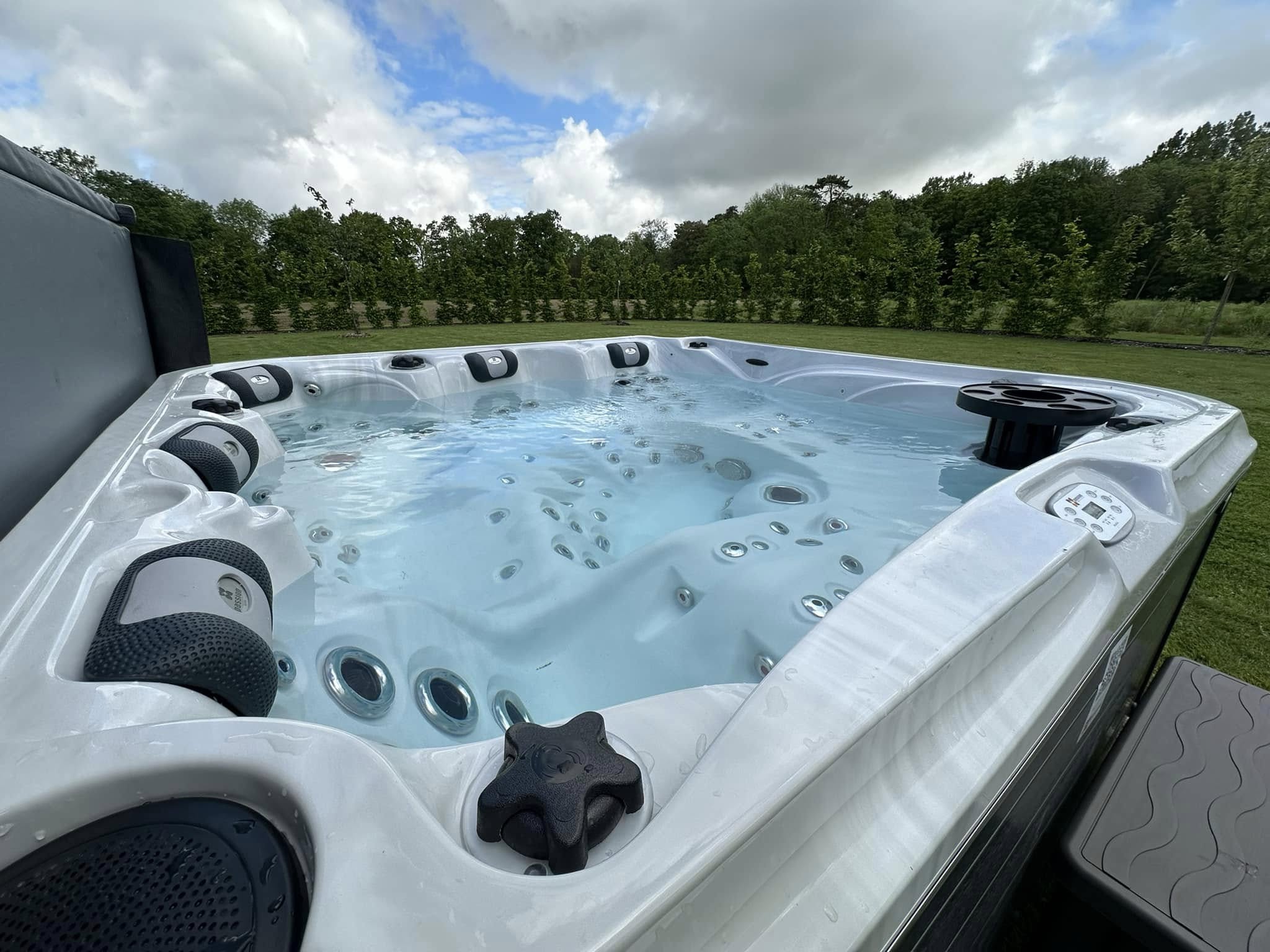 Spa à jets massants installé par Acqua Terra 