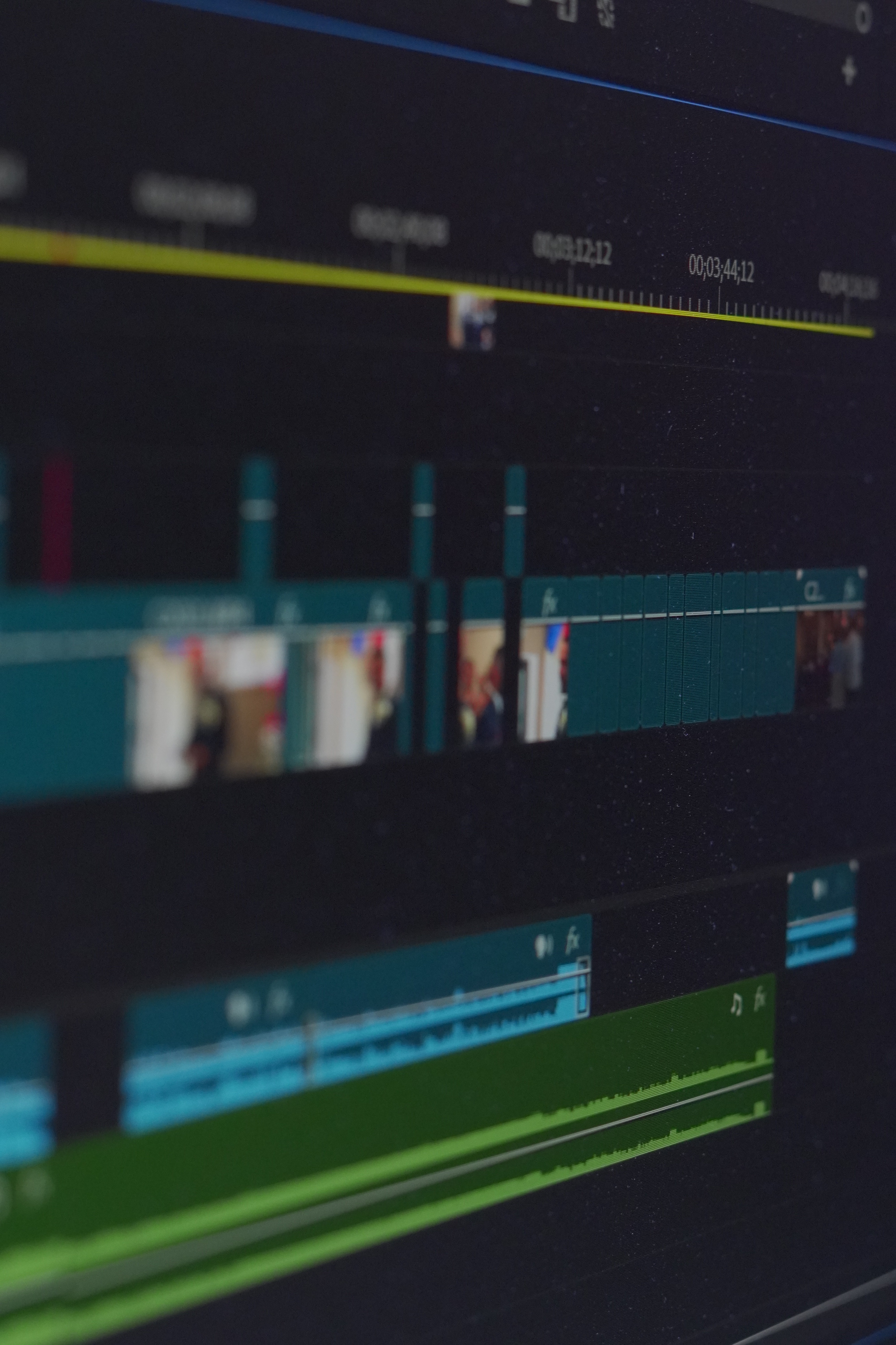 Hotel la palma's entrance is framed by foliage.